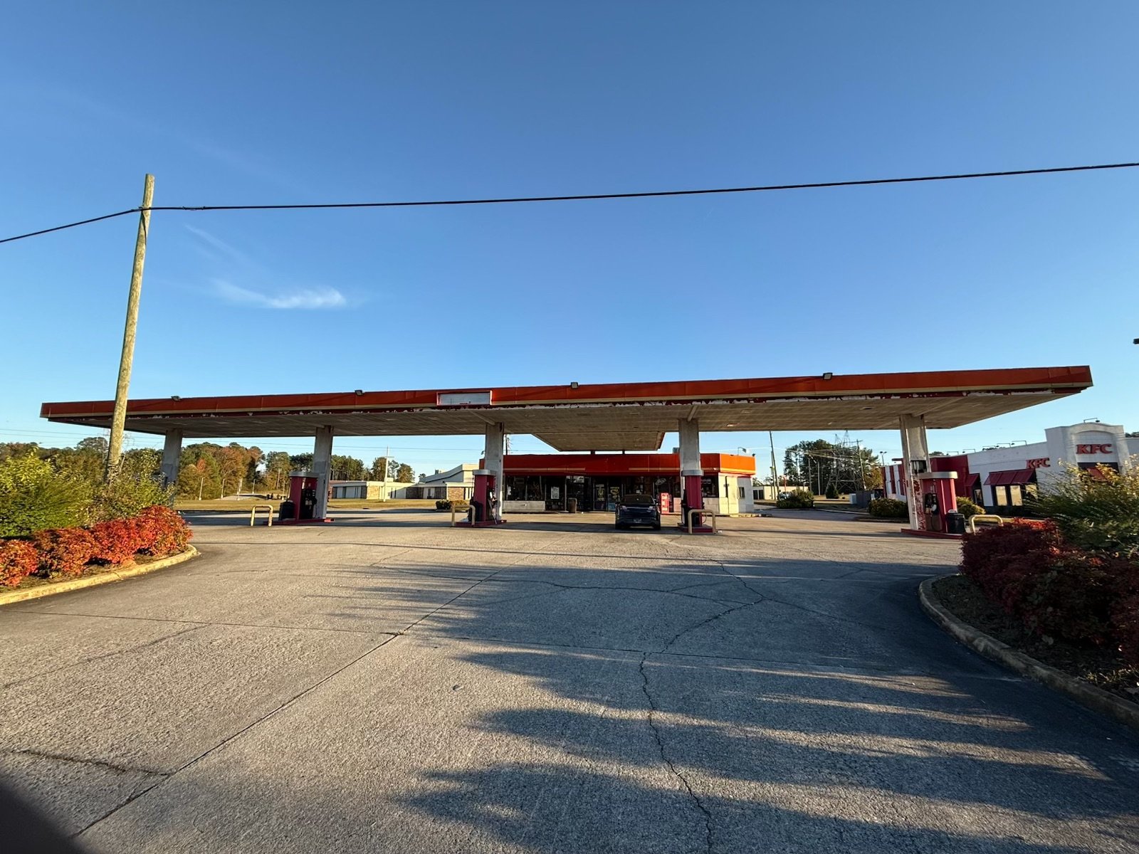 Vacant Gas Station - Chattanooga, TN